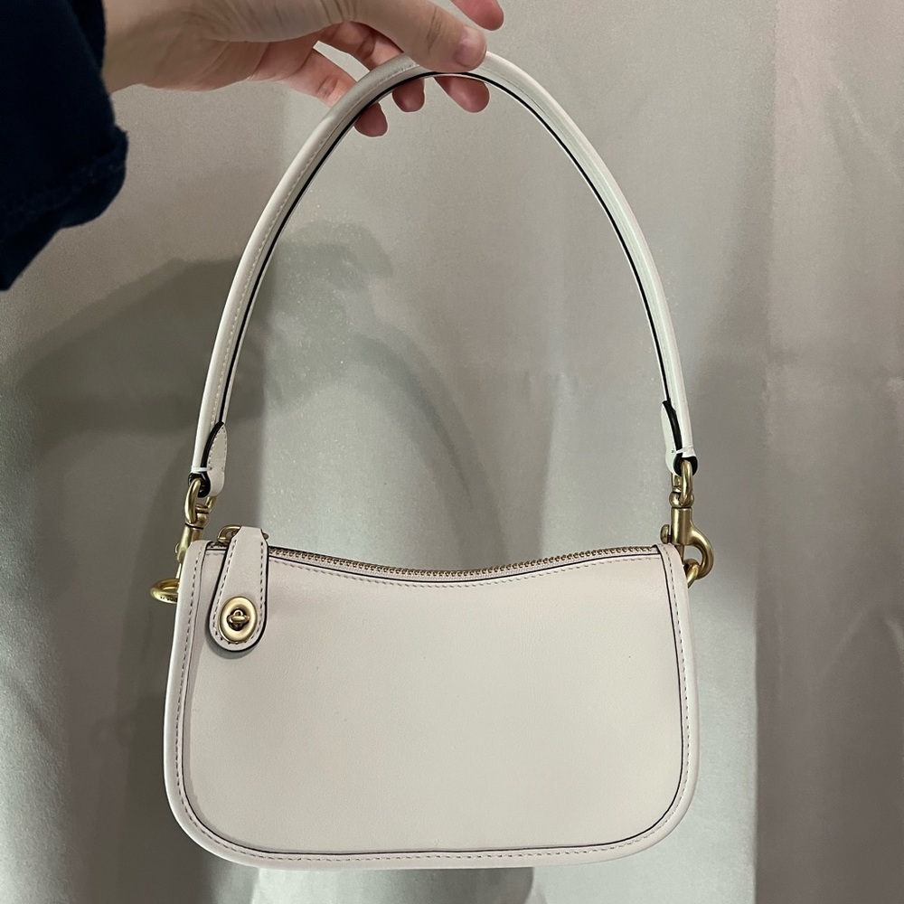 COACH - White Brass/Chalk Swinger 20 Bag